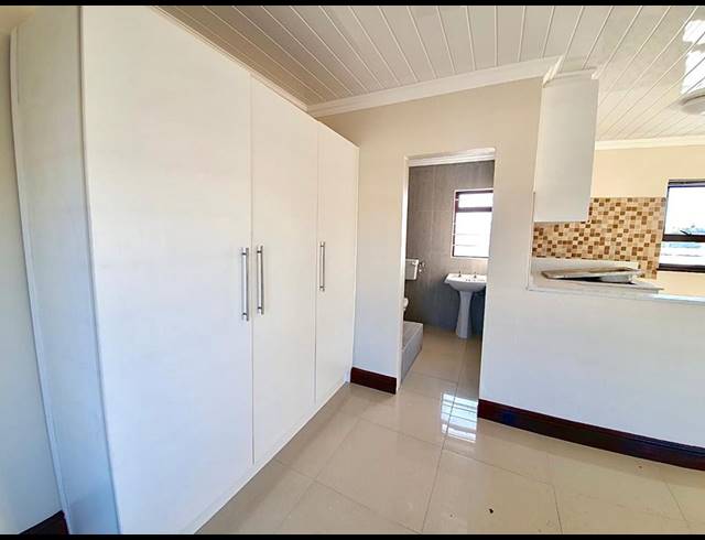 1 BEDROOM APARTMENT TO LET IN TOWNSEND ESTATE